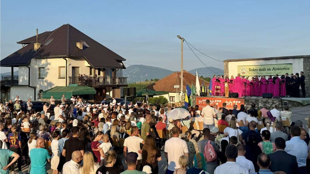 Manifestacija '515. Dani Ajvatovice' svečano otvorena na platou Musalle u Pruscu