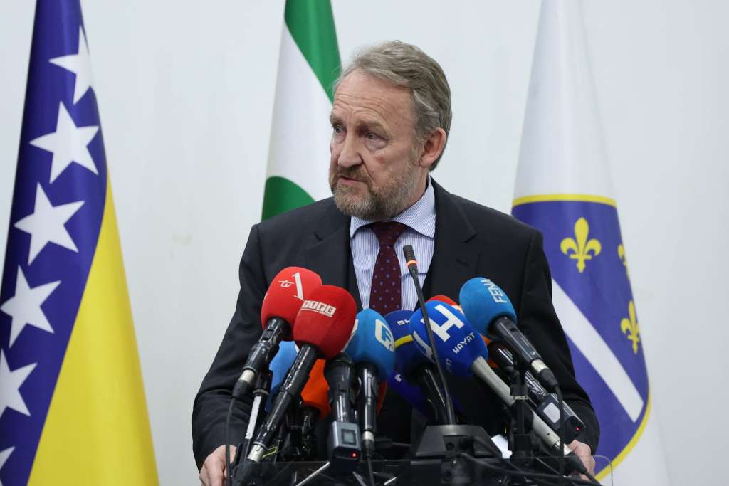 Izetbegović: SDA je dužna da na svaku negativnu politiku i trend ima odgovor