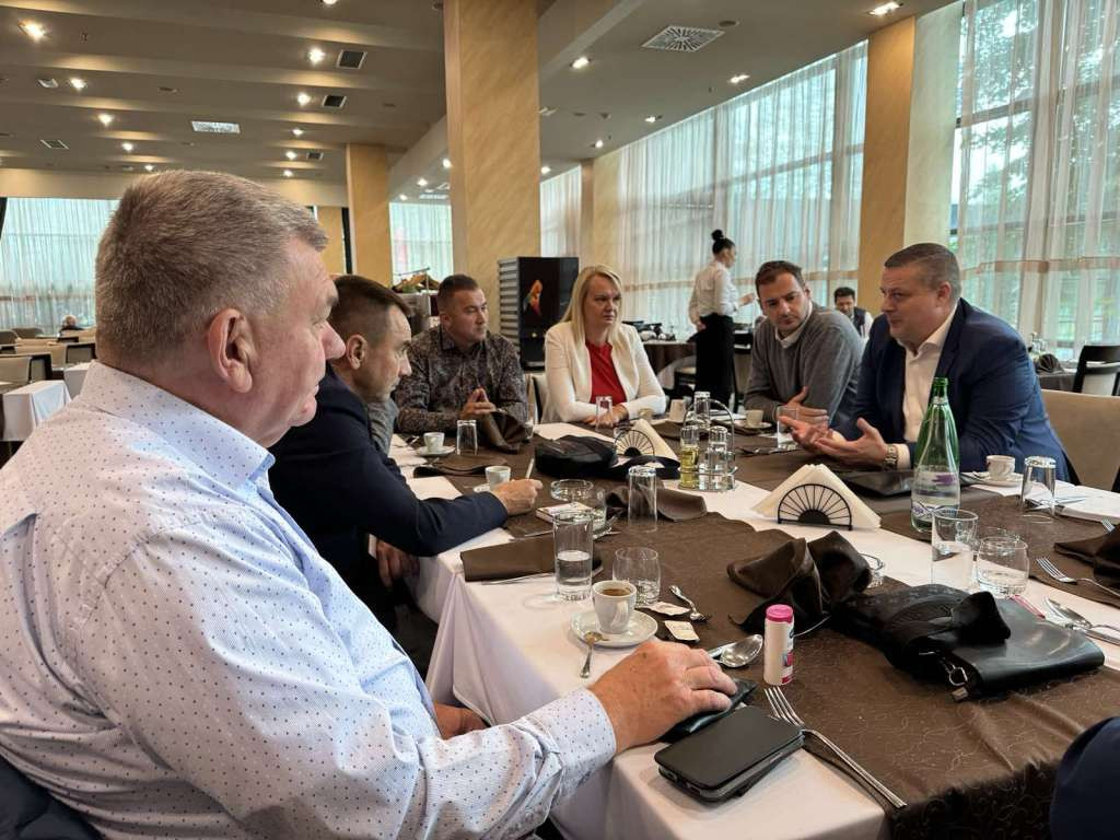 Mijatović sa zeničkim poslodavcima: Privrednici i Vlada FBiH trebaju biti partneri