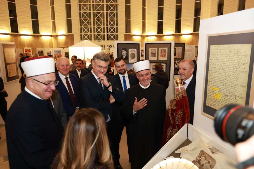 U Zagrebu otvorena izložba 'Pod nebom vedre vjere - Islam i Evropa u iskustvu Bosne'