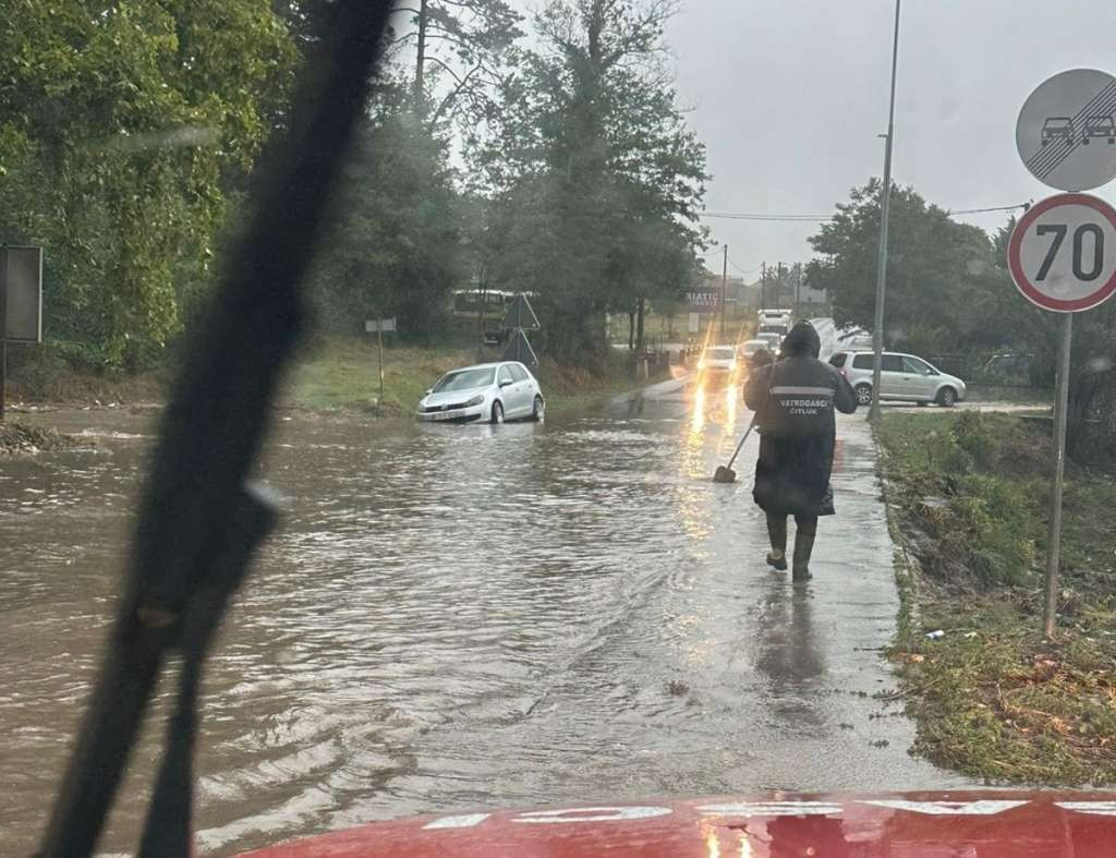 Vatrogasci imali više intervencija zbog obilnih kiša: Poplave i štete u Hercegovini