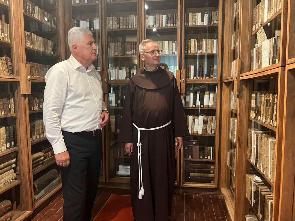 Čović posjetio Kraljevu Sutjesku, najavio pomoć u obnovi samostana, muzeja i knjižnice
