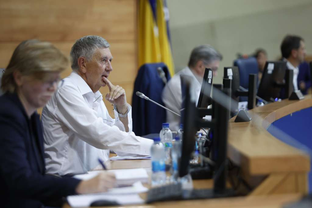 Na redovnoj sjednici o smjeni Nešića, amandmanu na Ustav, Izbornom zakonu