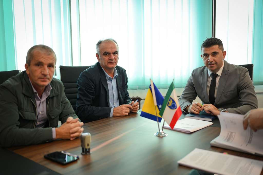 Potpisani ugovori o redovnom i zimskom održavanju regionalnih cesta u ZDK-u