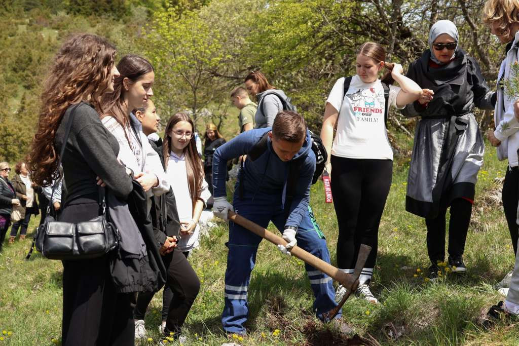 Nova aktivnost za učenike u KS - Pošumljavanje, ekologija i praktično učenje u prirodi