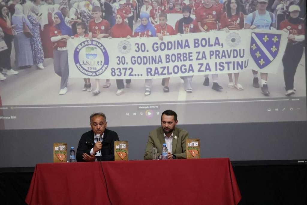 U Bosanskoj Krupi promovisana knjiga 'Srebrenica ožiljci' i premijerno prikazan film o Maršu mira