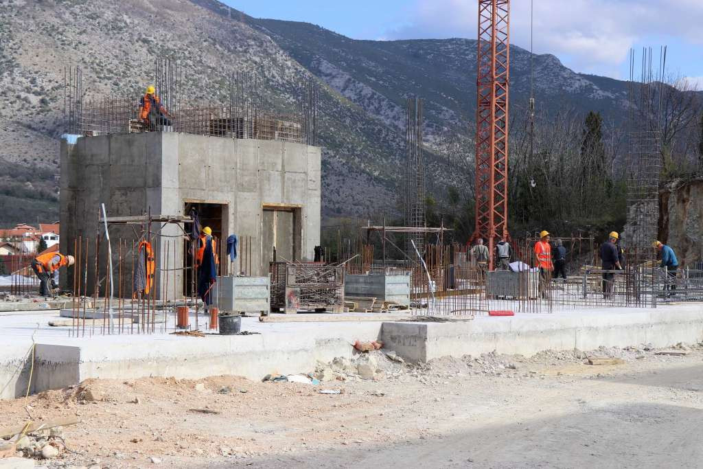 Strani radnici u BiH: Najtraženiji konobari, kuhari, čistači, tesari, armirači