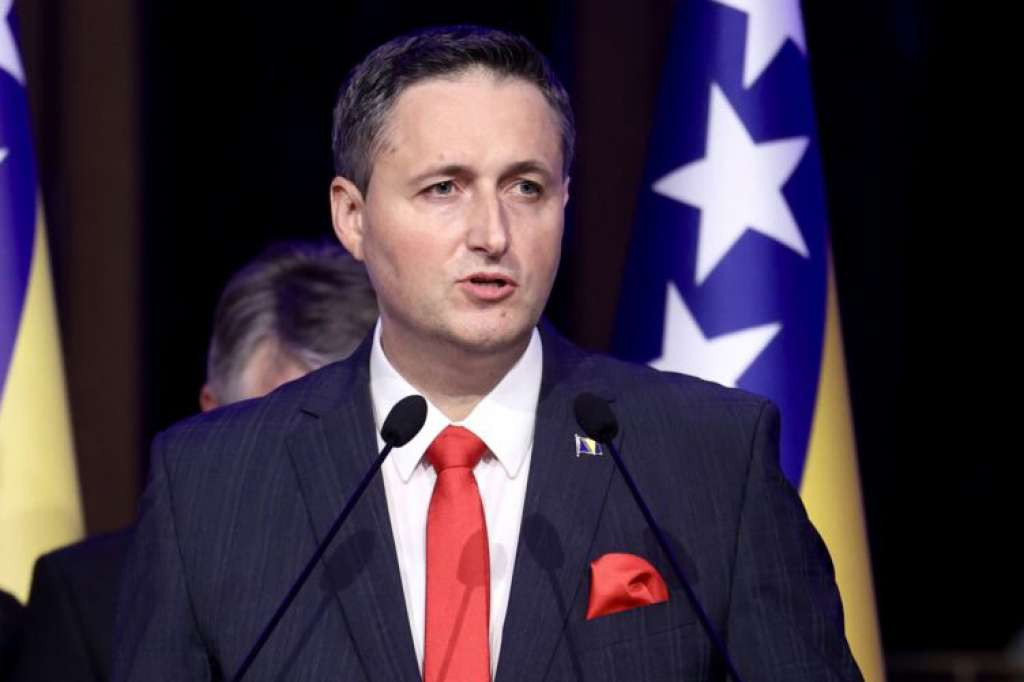 Iz Bećirovićevog kabineta: Časna Armija Republike BiH nije presuđena za genocid