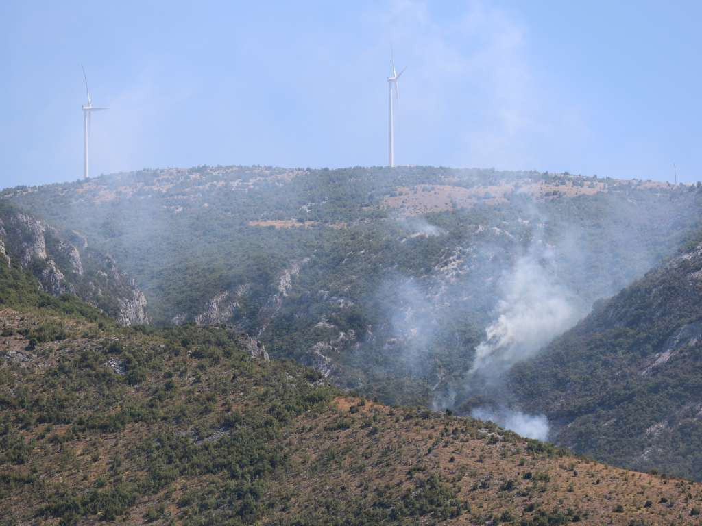 Situacija na požarištima u Crnoj Gori nešto bolja