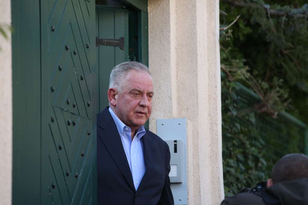 Bivši hrvatski premijer Sanader stigao kući nakon puštanja na slobodu