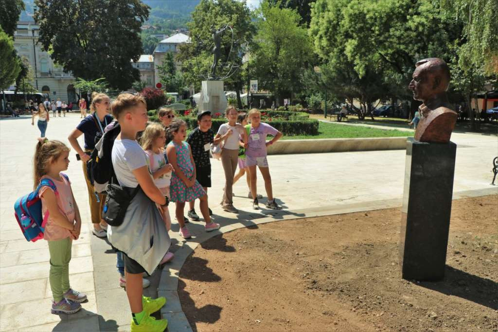 U Sarajevu postavljena bista velikana bosanskohercegovačke književnosti Alije Isakovića