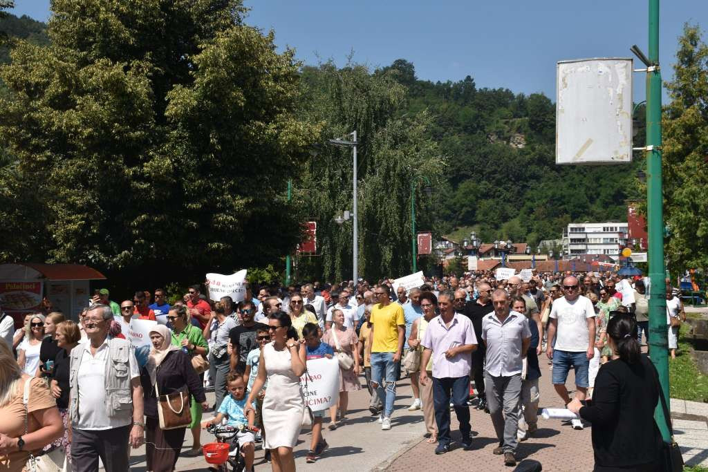 Goraždani šetnjom iskazali protest zbog optužnica protiv 13 pripadnika Armije RBiH