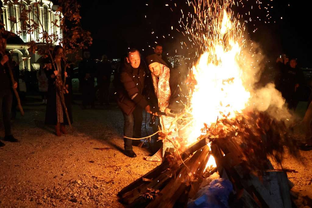 Vladika Dimitrije predvodio liturgiju u hramu Rođenja Presvete Bogorodice u Mostaru