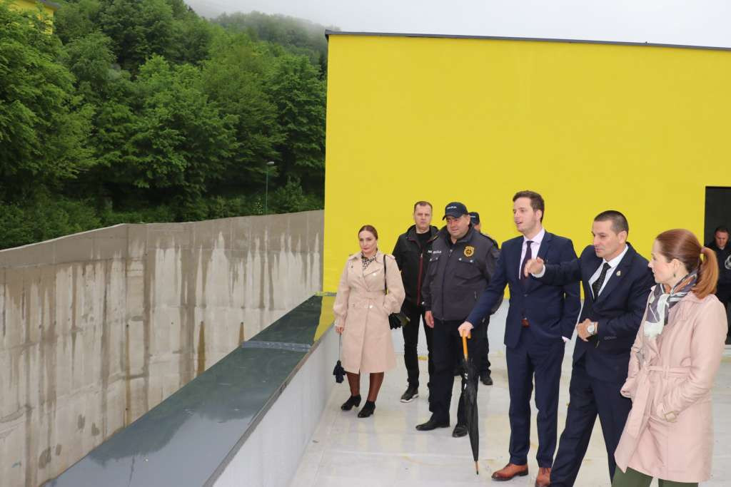 Premijer Uk i ministrica Softić Kadenić posjetili gradilište pritvorskog kompleksa na Igmanu