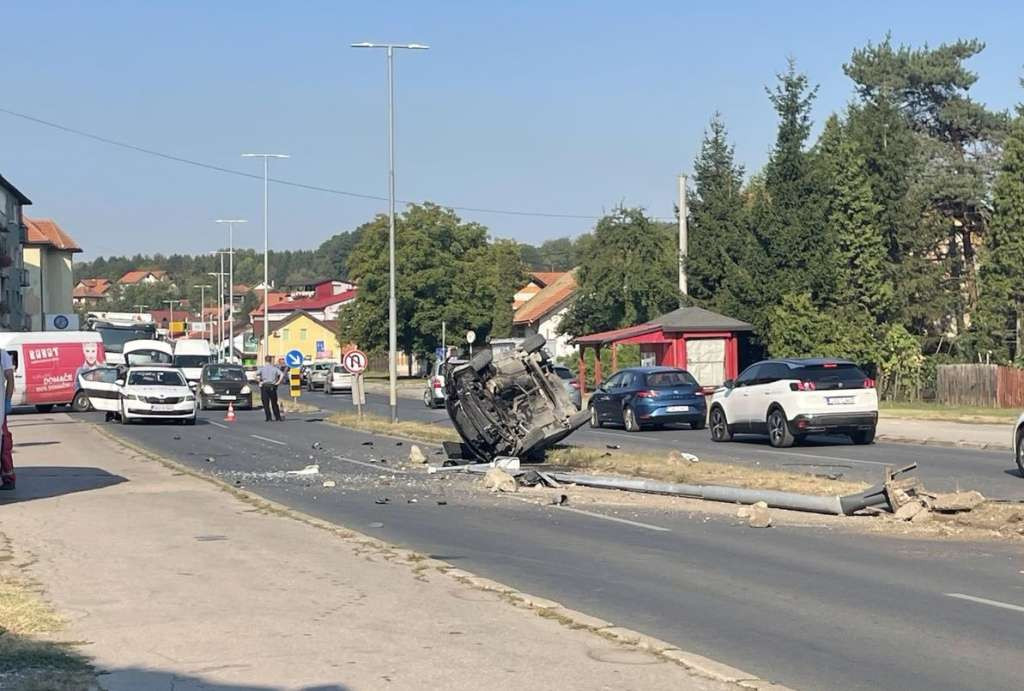 Tri osobe povrijeđene u saobraćajnoj nesreći u Tuzli