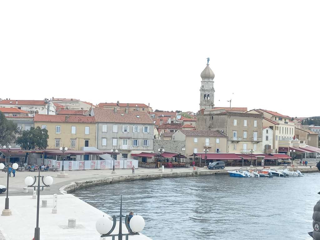 Krk je izgubio titulu najvećeg jadranskog otoka, ali još se može pohvaliti najužom ulicom na svijetu