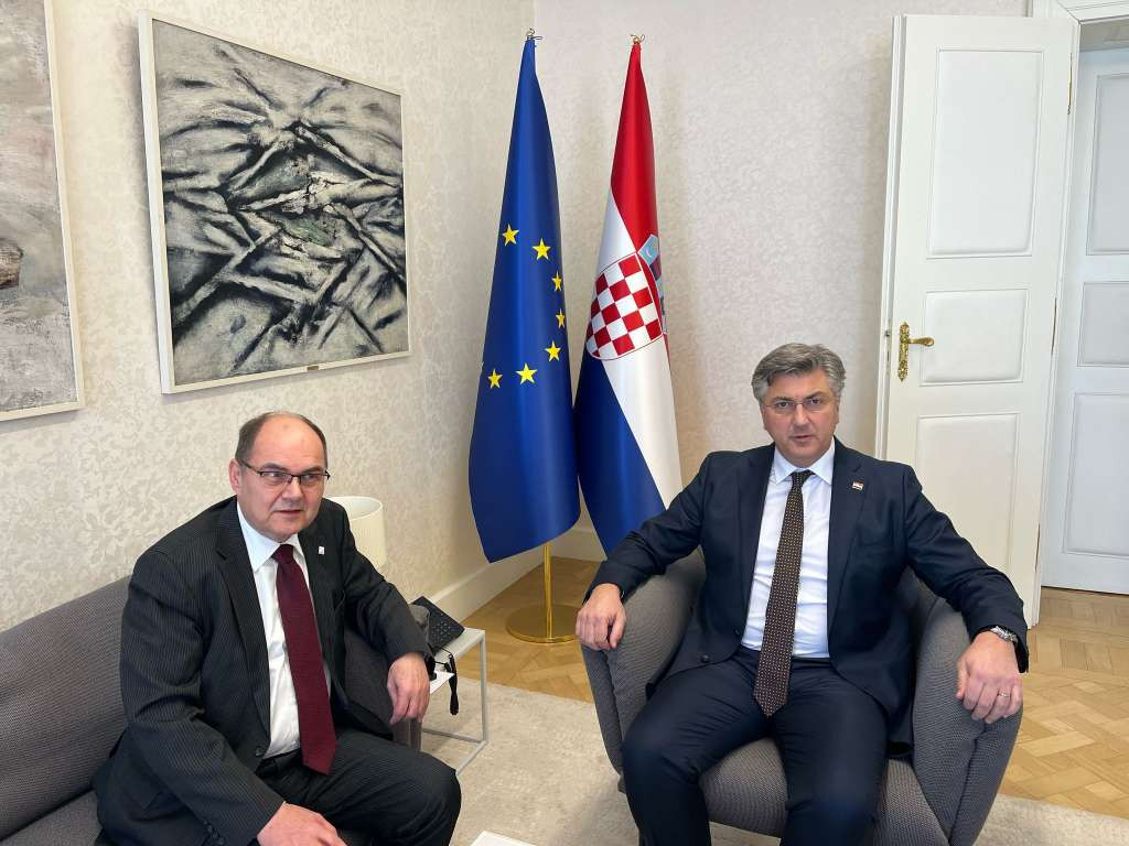 Schmidt informirao Plenkovića o trenutnoj krizi u BiH i mogućim rješenjima