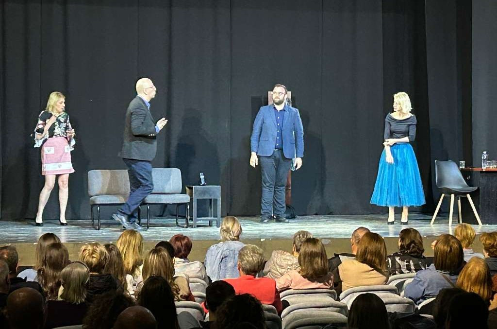 Vitez: Komedijom "Pidžama za šestero" otvoreni Dani hrvatskog kazališta u BiH