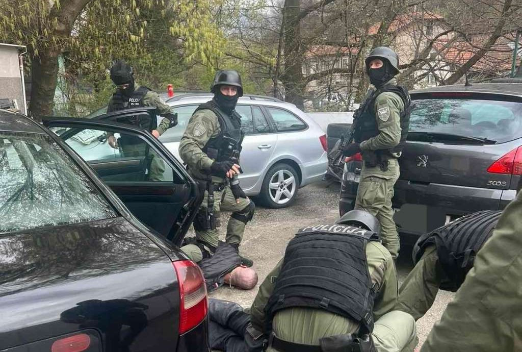 Službenici PS Maglaj uhapsili muškarca zbog ugrožavanja sigurnosti: Pucao iz pištolja i prijetio sugrađaninu