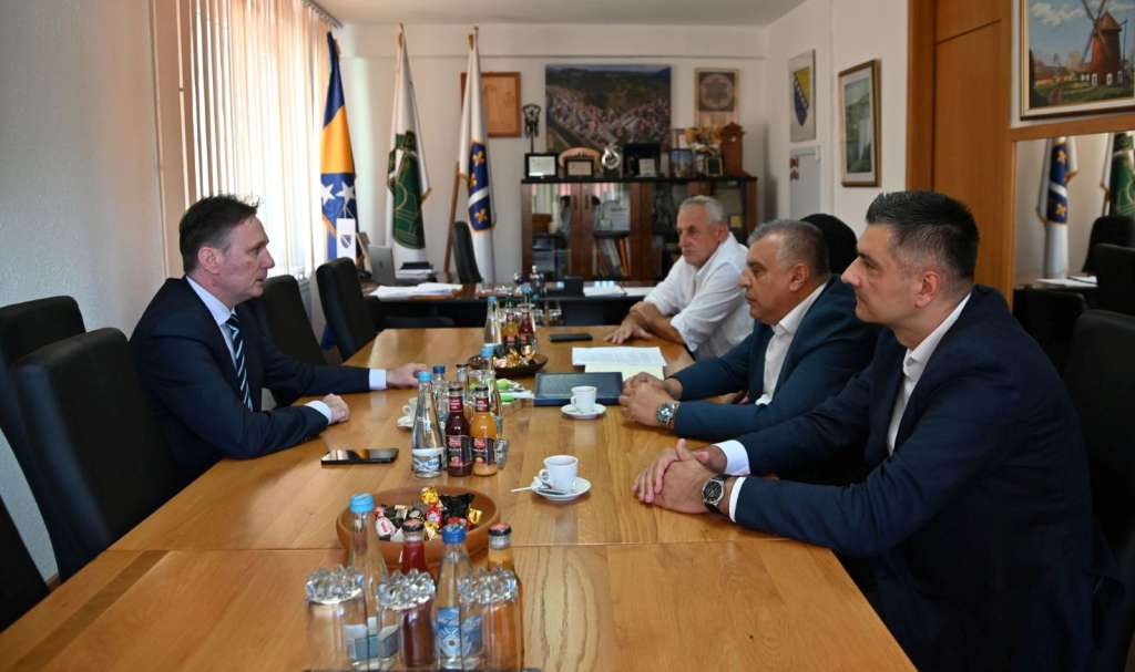 Hrnjić posjetio Donji Vakuf: Podrška lokalnim proizvođačima i mladim poljoprivrednicima