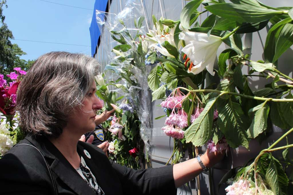 Američka ambasada: SAD stoje uz porodice koje nastavljaju potragu za svojim voljenima