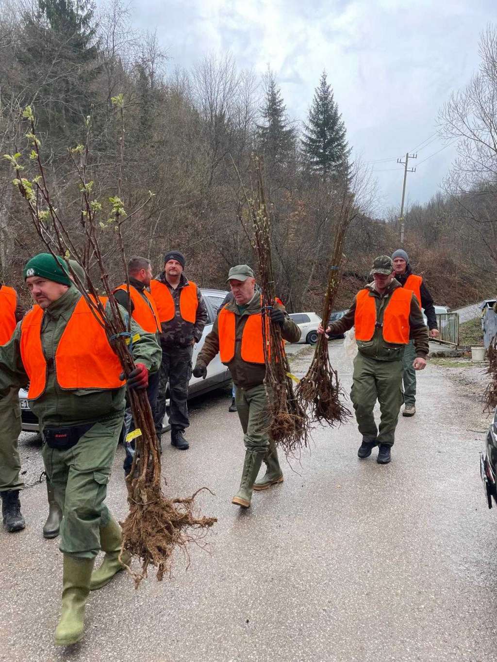 Lovci sadnjom 550 sadnica voća zvanično započeli proljetnu sezonu pošumljavanja KS