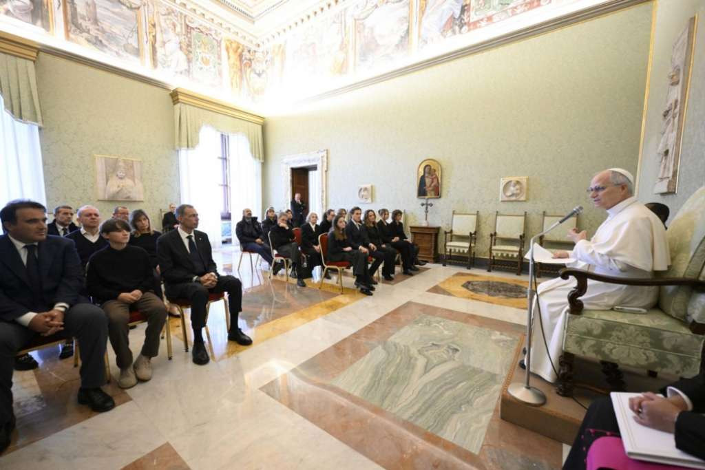 Papa se sastao s porodicama žrtava i povrijeđenih u požaru u Crans-Montani