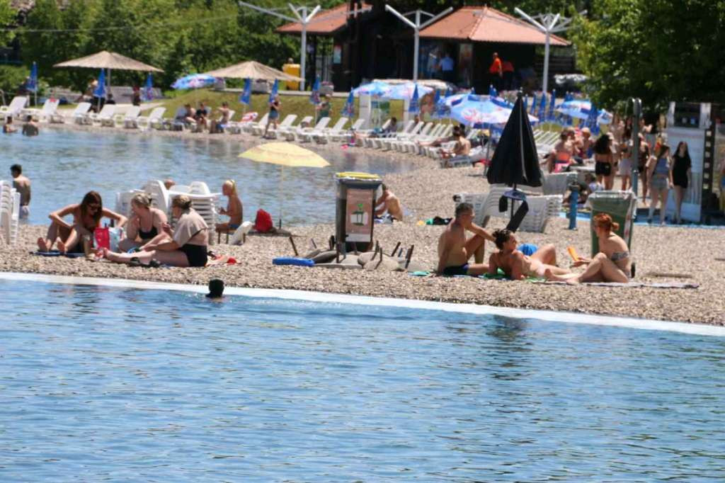 Zvanično počela ljetna sezona na Panonskim jezerima u Tuzli 