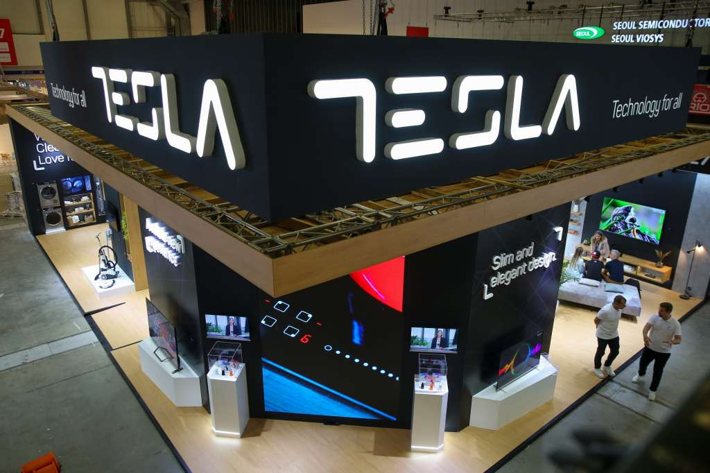 Prodaja Tesle u Njemačkoj pala nakon što je Musk dao podršku krajnje desničarskoj Alternativi za Njemačku