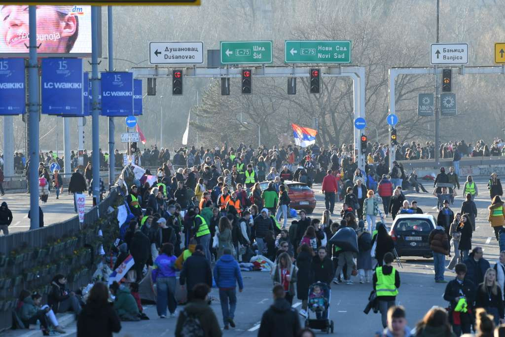 Srbija: Osoba koja je teško ozlijedila studenticu automobilom tijekom prosvjeda pomilovana
