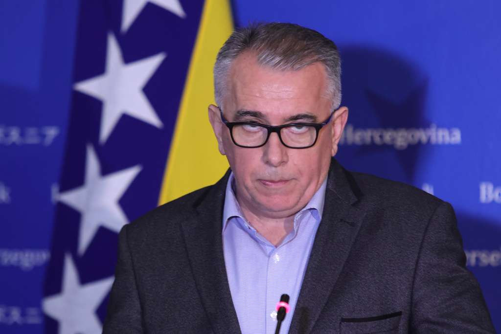 Špago: SDA predlaže novi zakon o platama, onemogućen rast primanja najvišim funkcionerima