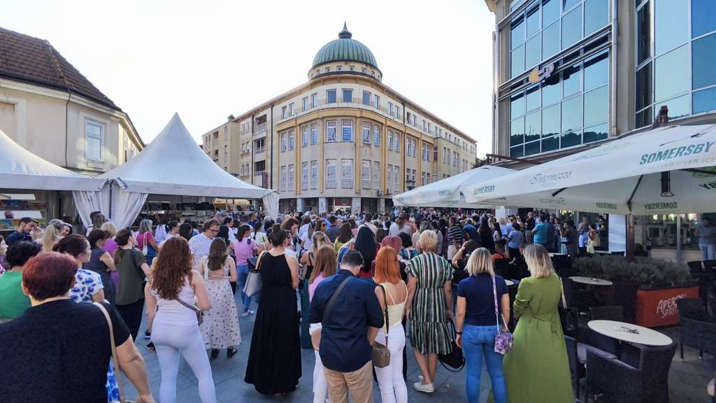 U Tuzli održani mirni protesti 'Za Nizamu i svaku od nas'