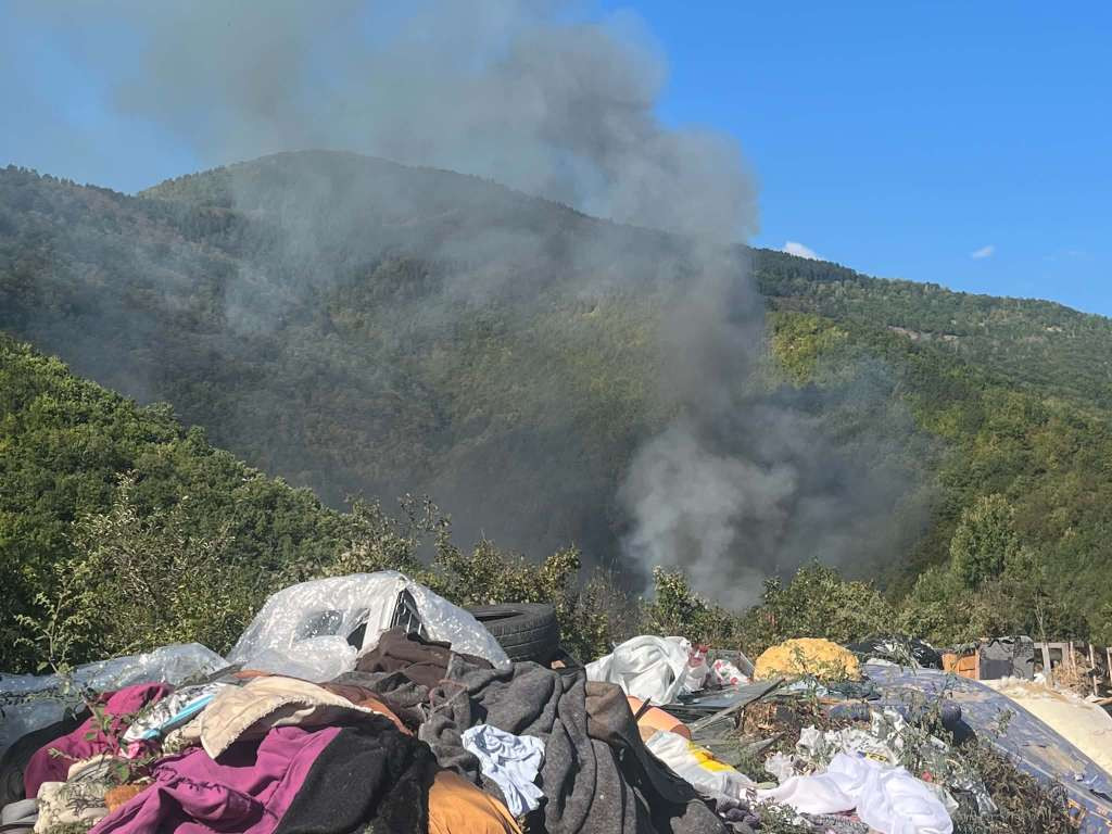 Požar na deponiji Šišeta za sada pod kontrolom, situacija ozbiljna