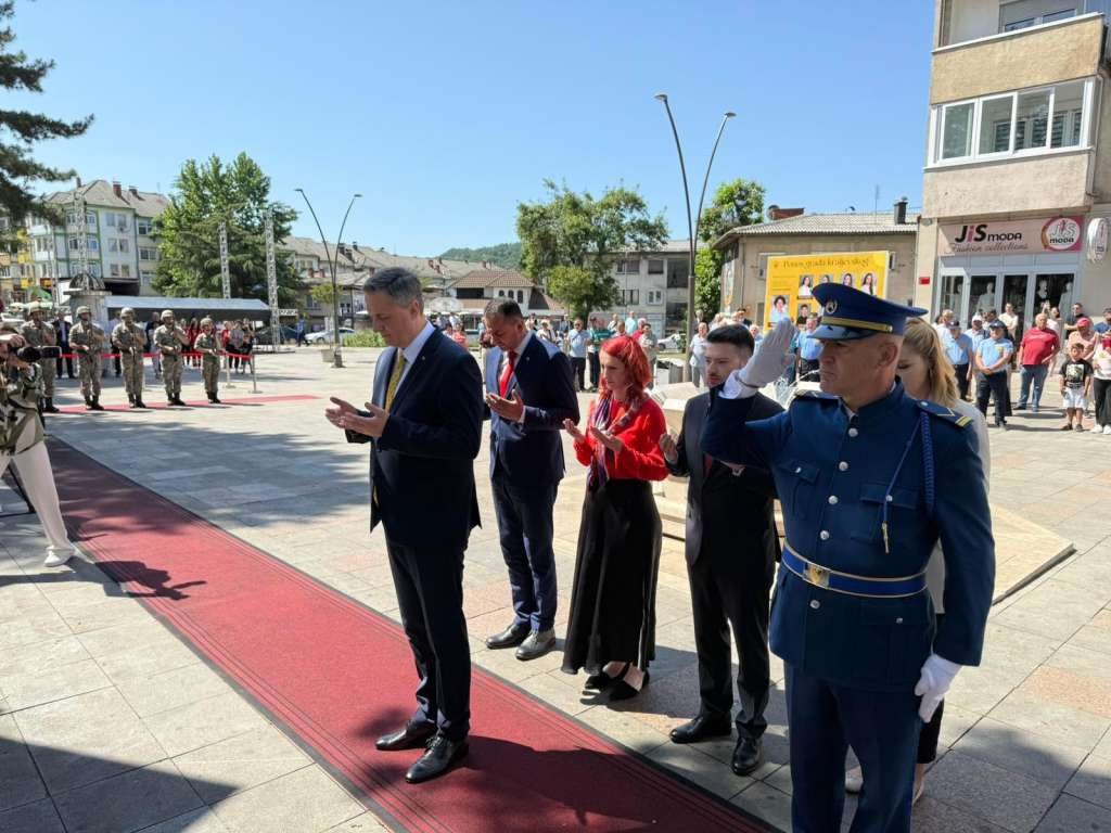 Bećiroviću uručeno priznanje Počasni građanin grada Srebrenika