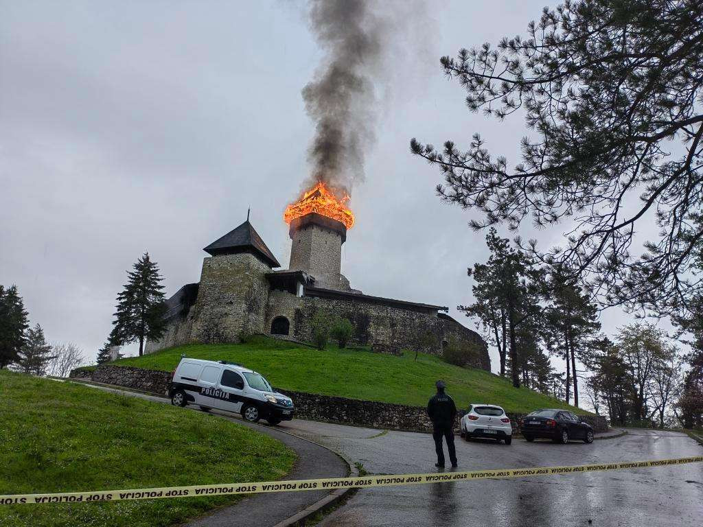 Požar na Starom gradu u Velikoj Kladuši prouzrokovao veliku štetu