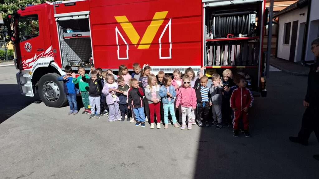 Edukacijom najmlađih obilježen Međunarodni dan vatrogasaca u Orašju