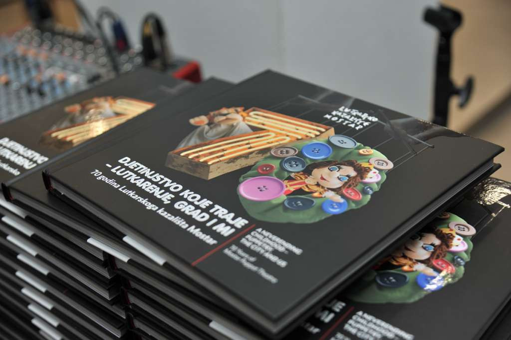 Objavljena monografija povodom 70 godina Lutkarskog  kazališta Mostar