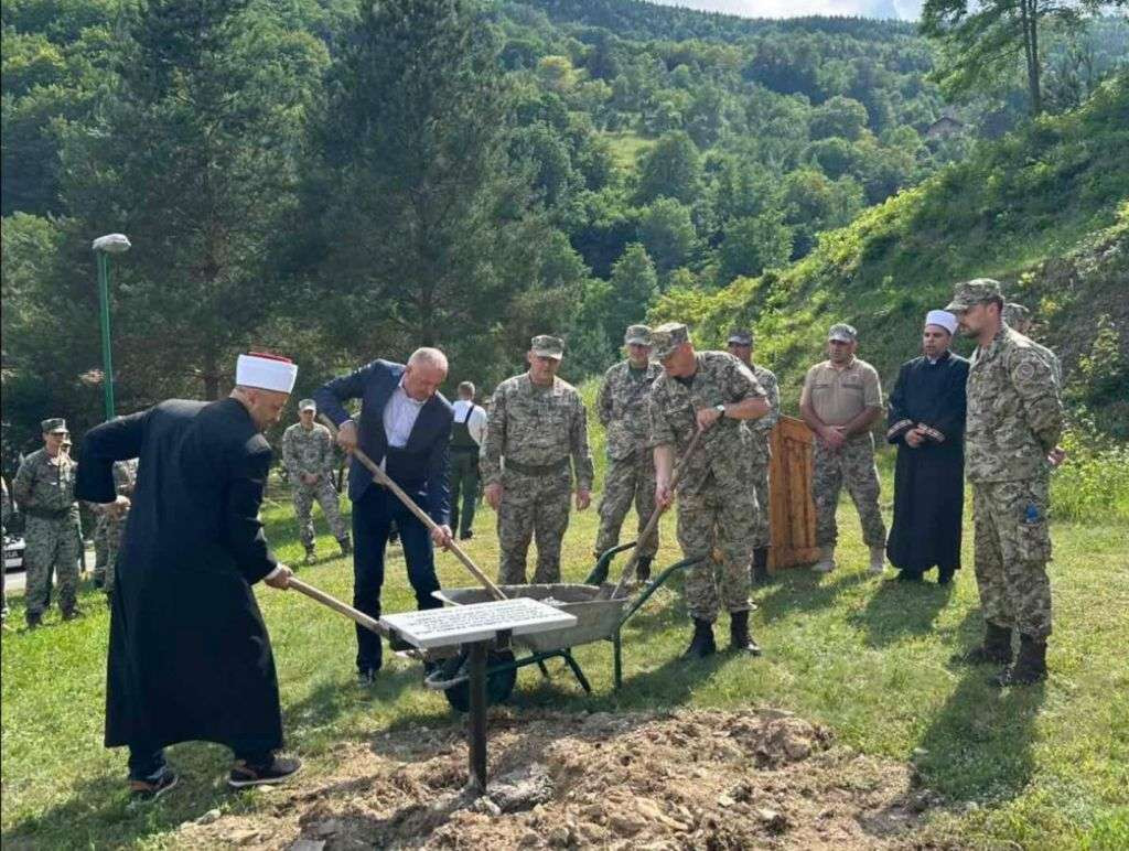 Helez prisustvovao polaganju kamena temeljca za vojni mesdžid u Ustikolini