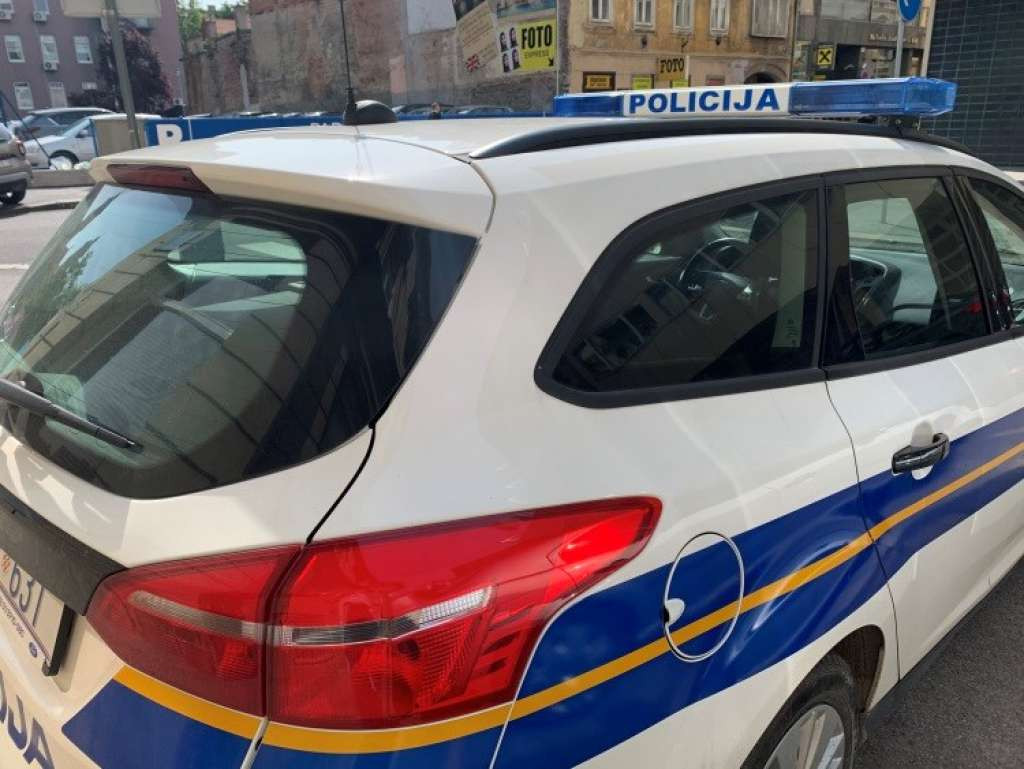 Dvojica mladića uhićena zbog napada na 21-godišnjeg državljanina Srbije u Povljani
