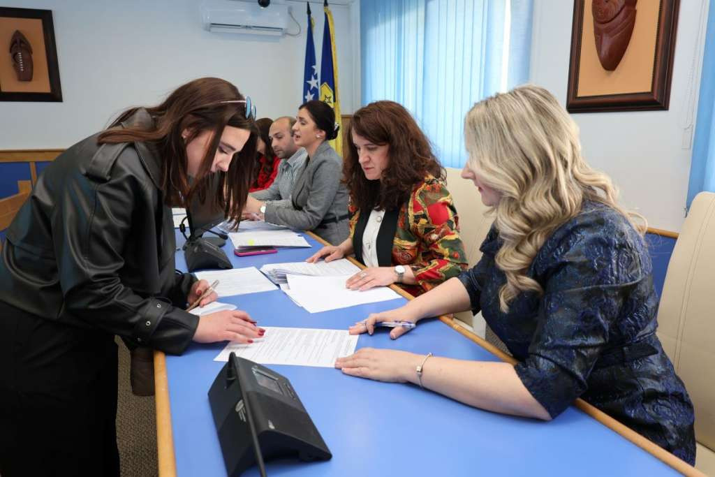 Potpisani ugovori za stipendiranje 225 studenata s područja BPK Goražde