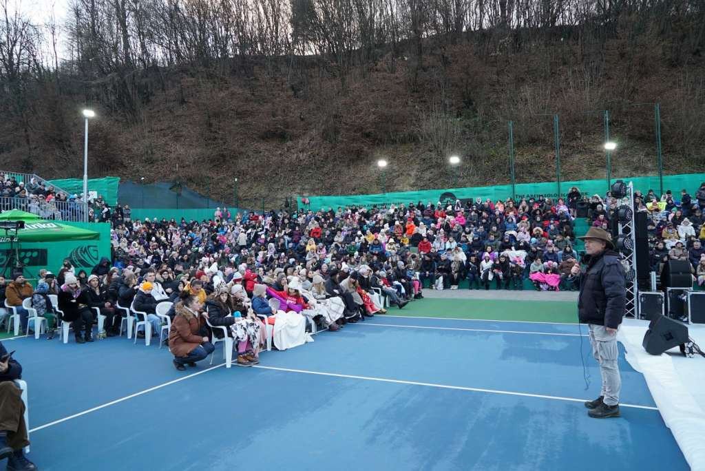 Stanovnici Visokog u parku 'Ravne 2' uživali u predstavi 'Harry na ledu'