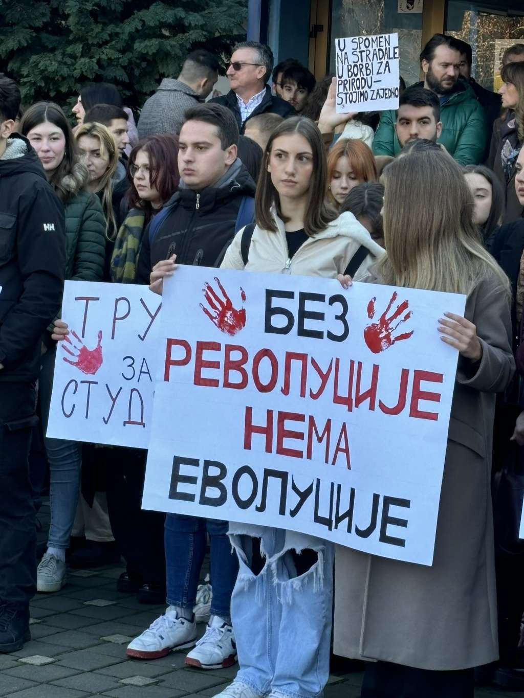 U Novom Sadu prosvjedi studenta i građana ispred zgrade suda