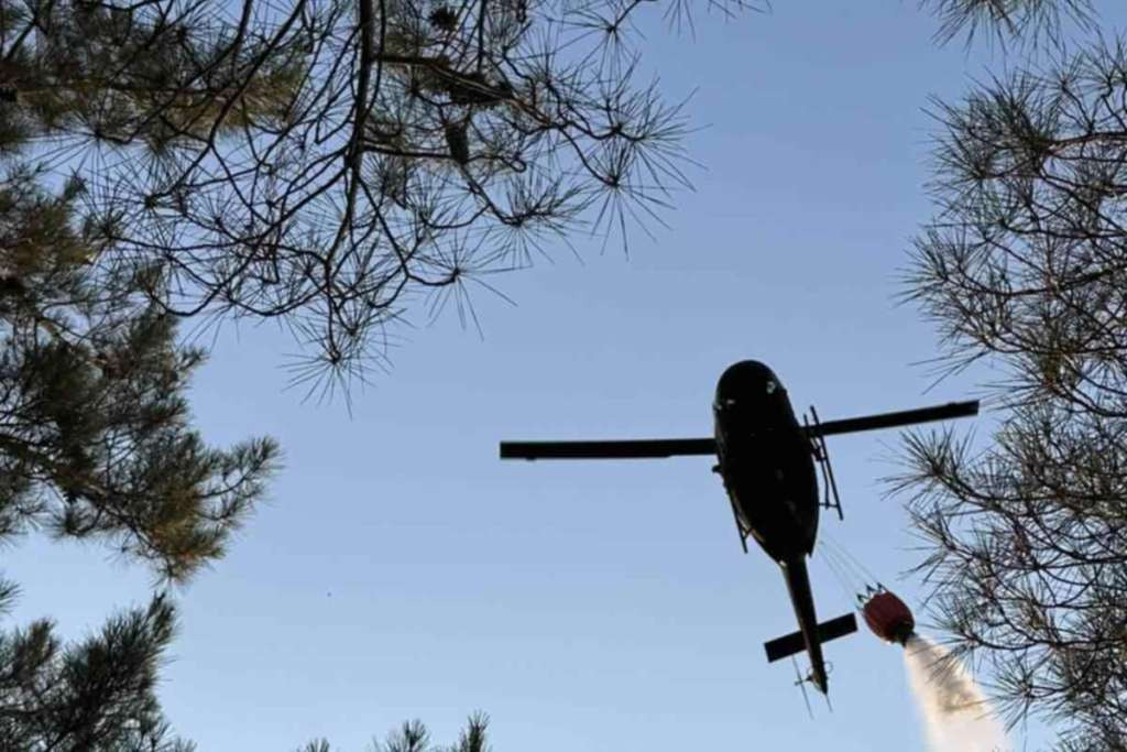 Požar pod kontrolom na Fortici kod Mostara, angažiran i helikopter OSBiH