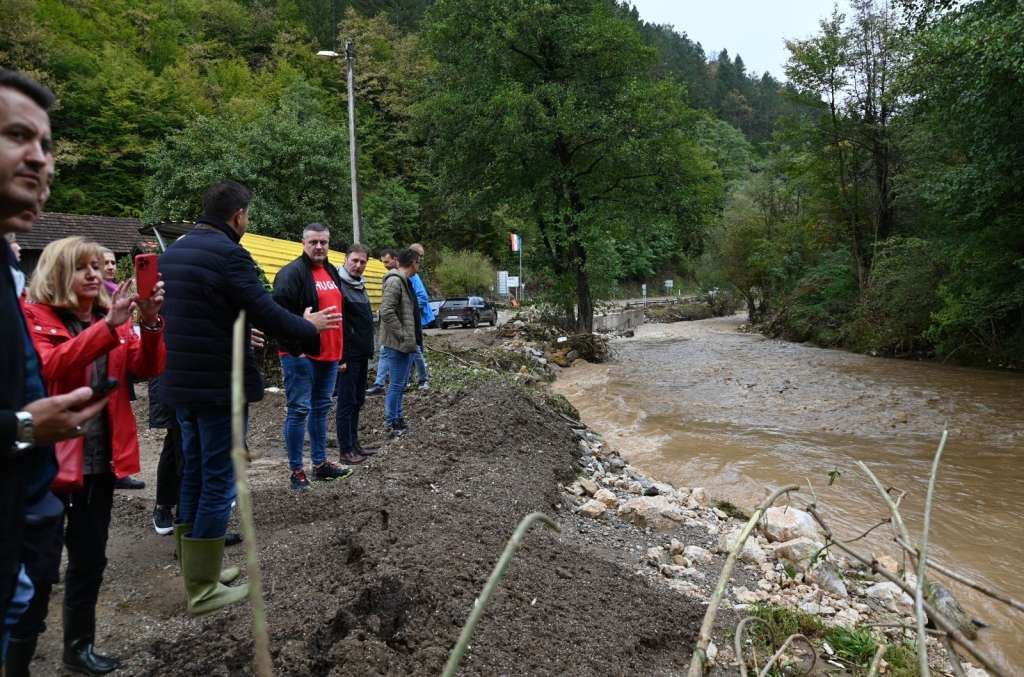 Članovi Vlade FBiH sa predsjednicom FBiH na ugroženim područjima u Srednjobosanskom kantonu
