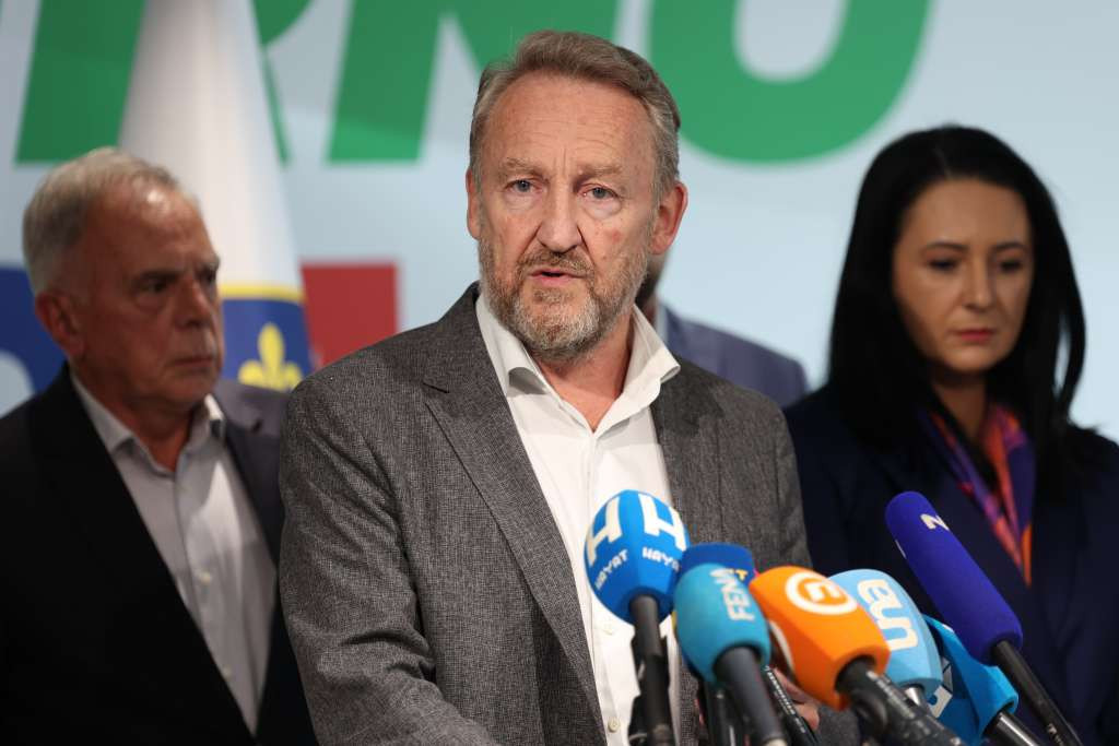 Izetbegović: Pozivamo PIC da zaustavi aktivnosti Srbije i RS kojima se podrivaju Dejtonski sporazum i mir u BiH