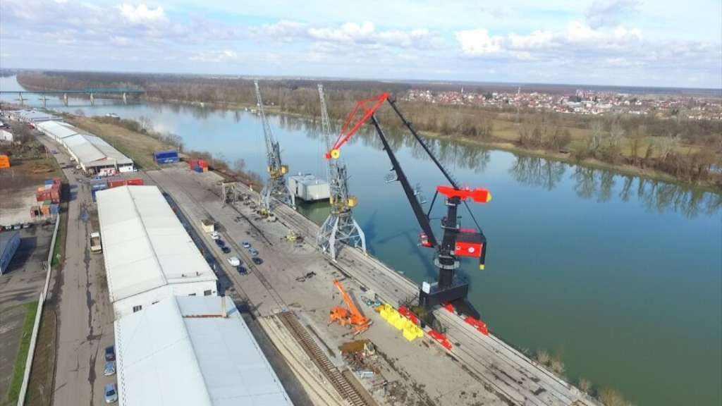 Uprkos niskom vodostaju Luka Brčko uspješno obavlja pretovar roba za cestovni i željeznički saobraćaj