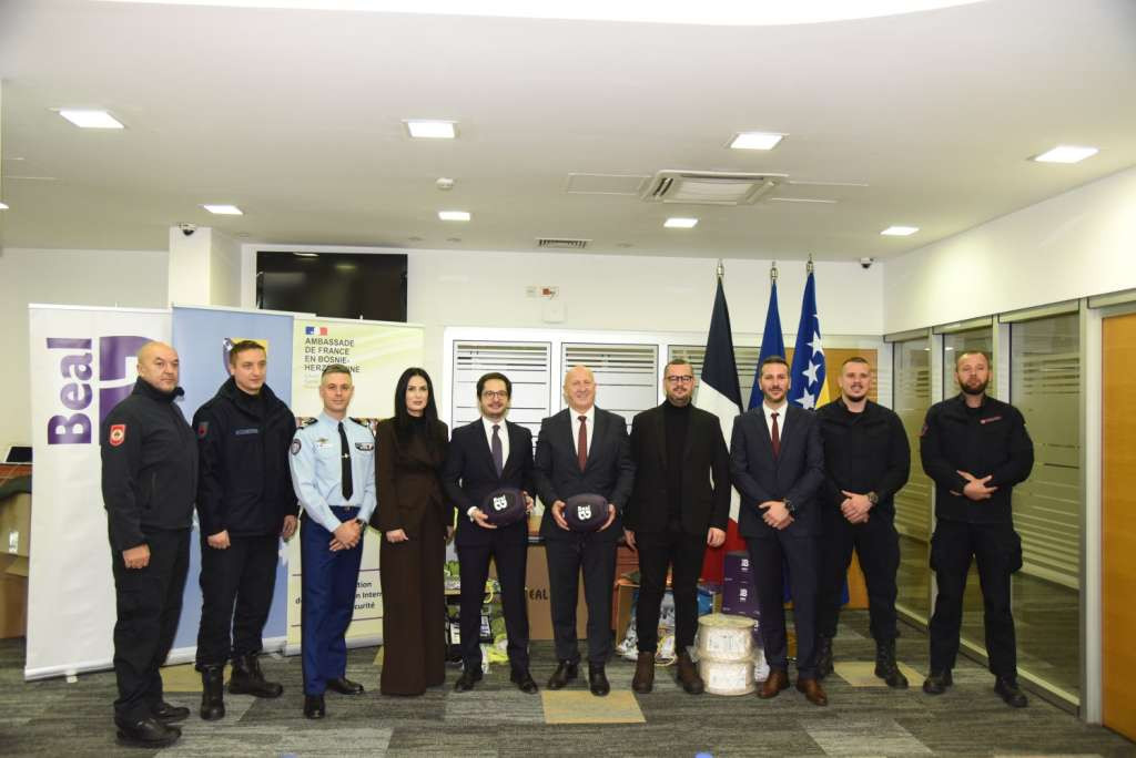 Uručena specijalizirana oprema za spašavanje u planinskim i teško pristupačnim uvjetima