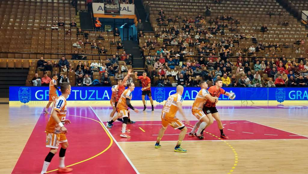 Rukometaši Slobode u kantonalnom derbiju nadigrali Konjuh