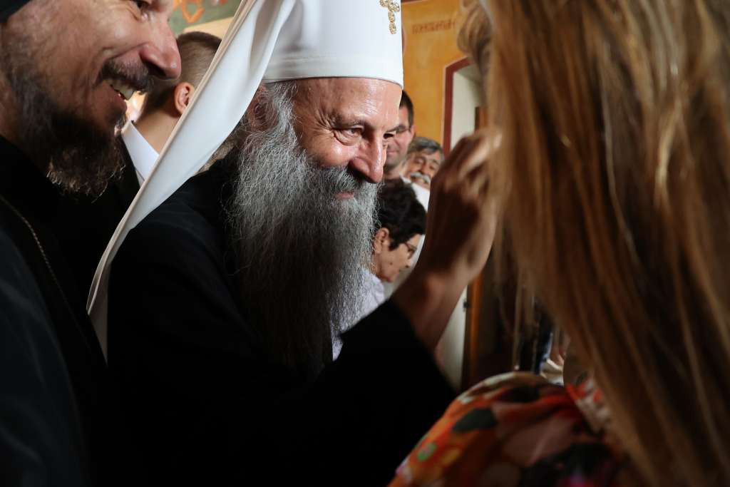 Patrijarh Porfirije u Božićnoj poslanici pozvao na zagrljaj, pomirenje i oprost