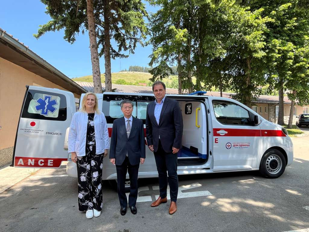 Vlada Japana donirala sanitetsko vozilo i medicinsku opremu Domu zdravlja u Gacku